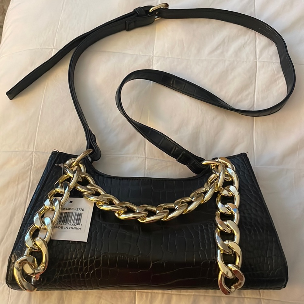 New💥 black  with gold color chain purse